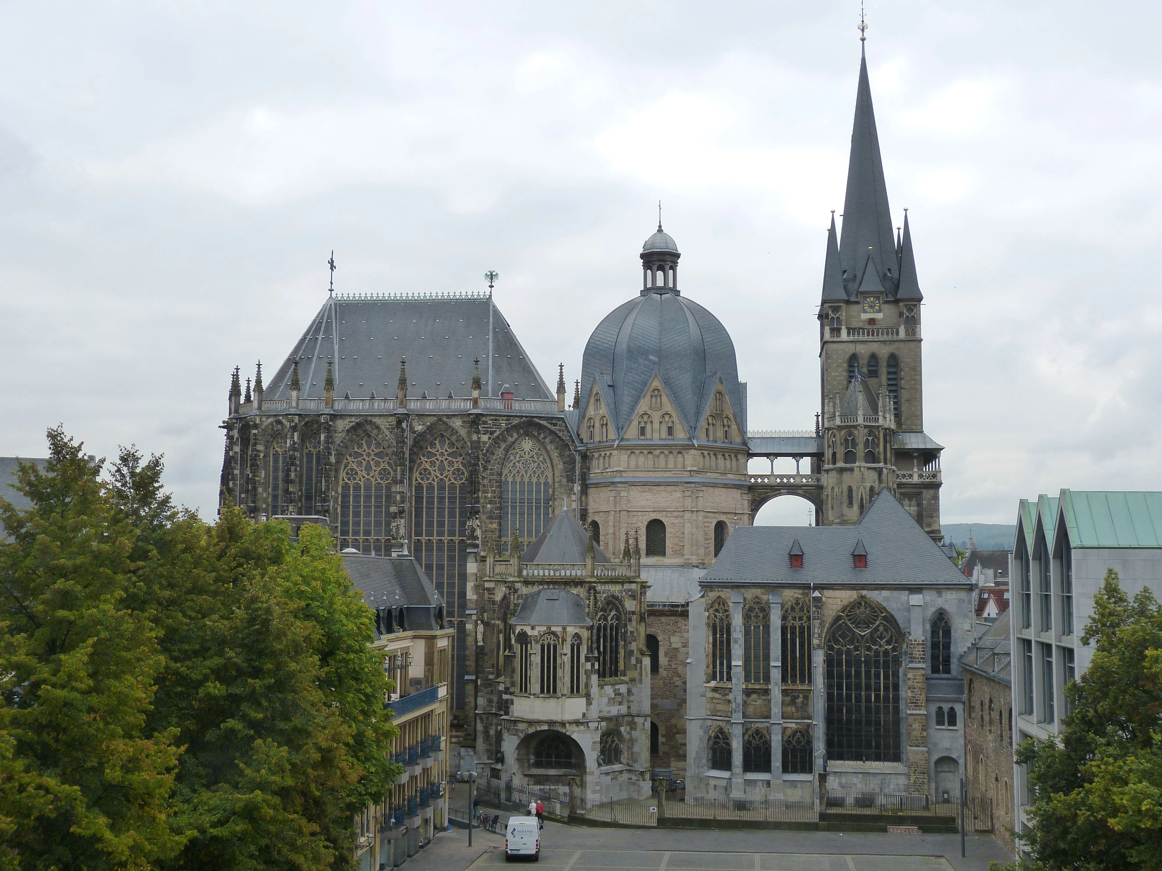 Aachen Dom - Historic cathedral in the heart of Aachen
